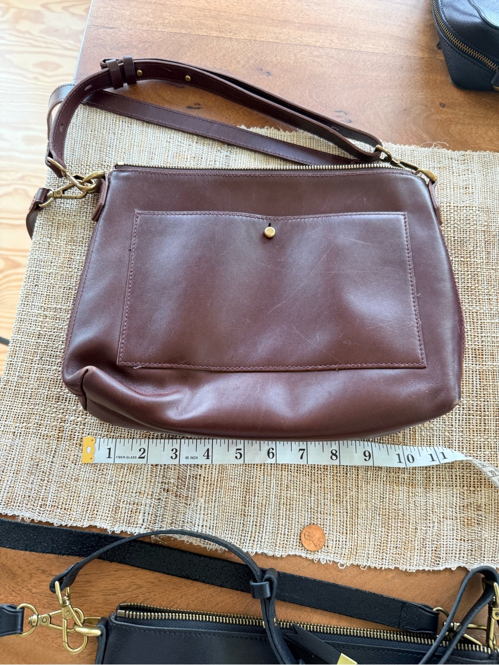 * Project bag, zipper is broken & needs repair. Good condition otherwise.